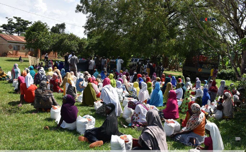 FRANSA YETİM ELİ UGANDA’DA YÜZLERCE AİLEYE GIDA YARDIMINDA BULUNDU